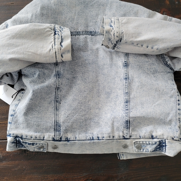 NEW NWT Forever 21 Light Blue Denim Jacket with White Sherpa-S - Picture 5 of 5